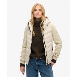 Kurtka hybrydowa z kapturem Storm od SUPERDRY. Brązowe kurtki sportowe damskie Superdry, bez wzorów, z kapturem. W wyprzedaży za 429.50 zł.