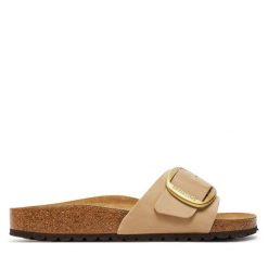 Klapki Birkenstock. Brązowe klapki damskie Birkenstock, bez wzorów, bez obcasa, bez zapięcia. Za 539.99 zł.