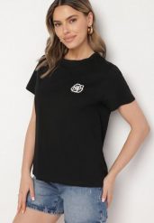 Czarny T-shirt z Bawełny Ozdobiony Naszywką Firolee. Czarne t-shirty damskie Born2be, m, z aplikacjami, z bawełny, bez kołnierzyka. Za 49.99 zł.