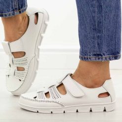 Białe przewiewne skórzane półbuty damskie Sergio Leone sp004. Białe półbuty damskie Sergio Leone, na lato, bez wzorów, z jeansu, z okrągłym noskiem, bez obcasa, na płaskiej podeszwie, bez zapięcia. Za 199.00 zł.