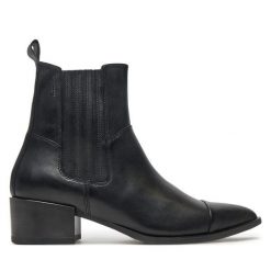 Botki Vagabond Shoemakers. Czarne botki damskie Vagabond Shoemakers, bez obcasa, na słupku, bez zapięcia. Za 649.99 zł.