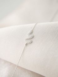 Heliophilia Srebrna bransoletka z elementem ozdobnym rozmiar: onesize. Szare bransoletki damskie Heliophilia, srebrne. Za 50.45 zł.