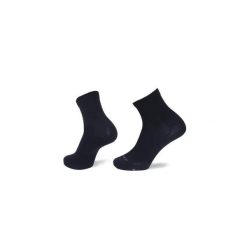 Skarpety trekkingowe Ultralight Micro NGEV03. Czarne skarpetki damskie NA GIEAN, bez wzorów, z wełny. Za 39.99 zł.