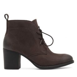 Trzewiki Lasocki. Brązowe botki damskie Lasocki, bez obcasa, na słupku, bez zapięcia. Za 249.99 zł.