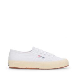 Sneakersy damskie Superga 2750 Linen. Białe obuwie sportowe damskie Superga, bez zapięcia. W wyprzedaży za 281.00 zł.