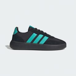 BUTY MERCEDES - AMG PETRONAS FORMULA ONE TEAM BARREDA DECODE. Czarne kozaki dziewczęce Adidas, bez wzorów, z gumy, bez obcasa, bez zapięcia. Za 399.00 zł.