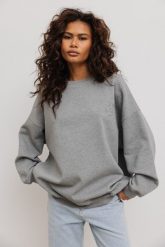 Bluza damska o kroju oversize z HAFTEM w kolorze GREY MELANGE - CRAFT-UNI. Szare bluzy damskie Marsala, m, bez wzorów, z bawełny, bez kaptura. Za 349.90 zł.
