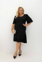 Elegancka sukienka midi z falbanami i odpinaną różą Evelyn czarna na wesele | Plus Size Oversize. Czarne sukienki damskie Moda Size Plus Iwanek, z aplikacjami, z elastanu, eleganckie, bez ramiączek. Za 335.00 zł.