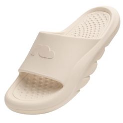 Klapki Kubota Futuro Cloud. Brązowe klapki damskie Kubota, bez wzorów, z materiału, bez obcasa, bez zapięcia. Za 139.99 zł.