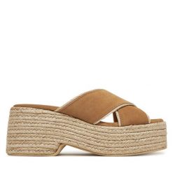 Espadryle Pollini. Brązowe espadryle damskie Pollini, bez wzorów, bez obcasa. Za 849.99 zł.