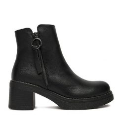 Botki Clara Barson. Czarne botki damskie Clara Barson, bez obcasa, na słupku, bez zapięcia. Za 159.99 zł.