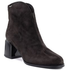 Skórzane botki damskie na obcasie czekoladowe Vinceza 91178. Brązowe botki damskie VINCEZA, ze skóry, eleganckie, bez obcasa, na obcasie, bez zapięcia. Za 269.99 zł.