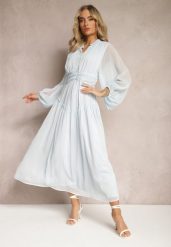 Jasnoniebieska Elegancka Sukienka w Stylu Vintage z Powlekanymi Guzikami i Marszczeniami Lefandia. Niebieskie sukienki damskie Renee, bez wzorów, eleganckie, bez ramiączek. W wyprzedaży za 143.99 zł.