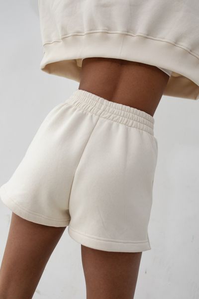 Szorty z dzianiny dresowej z haftem MRSL w kolorze LIGHT BEIGE - LE PETIT-XL. Brązowe spodenki sportowe damskie Marsala, xl, bez wzorów, z bawełny, z podwyższonym stanem, na fitness i siłownię. W wyprzedaży za 125.93 zł.