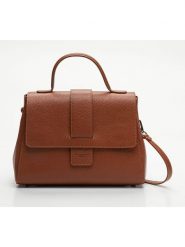 Victor & Hugo Paris Skórzana torebka "Kay" w kolorze karmelowym - 28,5 x 20 x 8 cm rozmiar: onesize. Brązowe torebki klasyczne damskie Victor & Hugo Paris, z materiału, na ramię, bez dodatków. Za 386.53 zł.