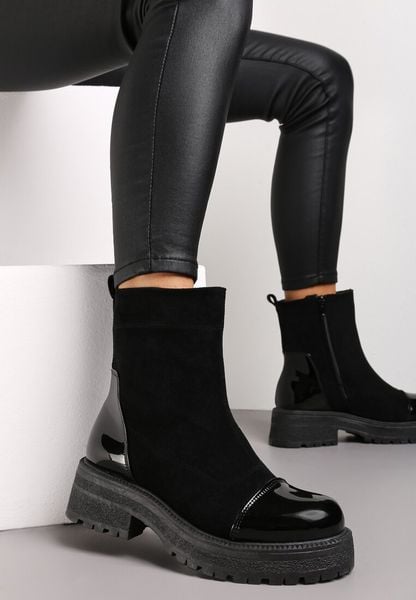 Czarne Botki na Grubej Podeszwie z Lakierowanymi Wstawkami Triestia. Czarne botki damskie Renee, bez obcasa, na płaskiej podeszwie, bez zapięcia. Za 69.99 zł.