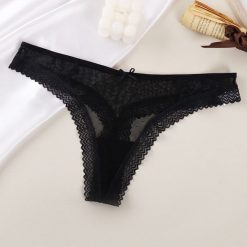 Koronkowe figi z wycięciami elegancki styl codzienny i okazjonalny Hilal. Brązowe figi Intica, bez wzorów, z koronki. Za 69.00 zł.