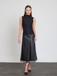 BGN Bluzka w kolorze czarnym rozmiar: 36. Czarne bluzki damskie BGN, bez wzorów, bez kołnierzyka, bez ramiączek. Za 78.99 zł.