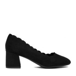 Czółenka Rieker. Czarne czółenka damskie Rieker, bez wzorów, bez obcasa. Za 319.99 zł.
