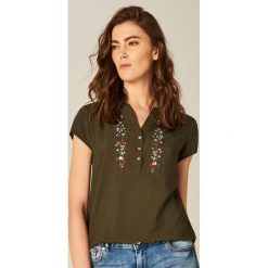 Koszula z kwiatowym motywem - Khaki. Brązowe koszule damskie Mohito. W wyprzedaży za 49.99 zł.