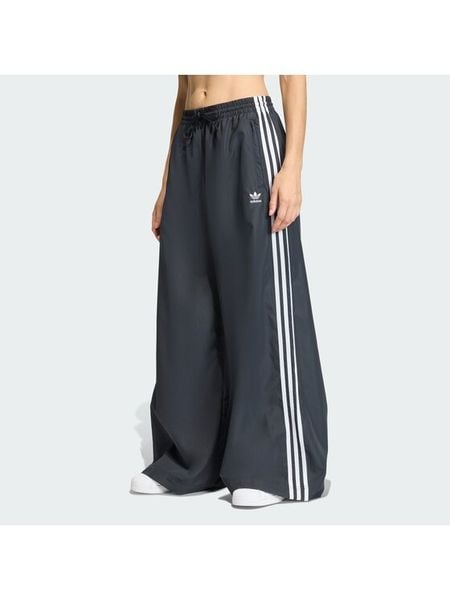 Adidas Spodnie dresowe Firebird Adilenium KD2914 Czarny Regular Fit. Czarne spodnie dresowe damskie Adidas, s, bez wzorów, z dresówki. Za 379.99 zł.