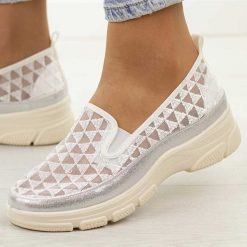 Białe przewiewne półbuty damskie Potocki 103302. Białe półbuty damskie POTOCKI, na lato, bez wzorów, z jeansu, z okrągłym noskiem, bez obcasa, na płaskiej podeszwie, bez zapięcia. Za 119.00 zł.