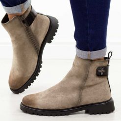 Khaki botki damskie na traperze Potocki 19314. Brązowe botki damskie POTOCKI, z jeansu, klasyczne, z okrągłym noskiem, bez obcasa, bez zapięcia. Za 229.00 zł.