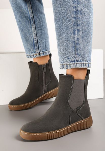 Szare Płaskie Botki w Stylu Sztybletów z Tłoczoną Podeszwą Lemilaine. Szare botki damskie Born2be, z jeansu, biznesowe, bez obcasa, na płaskiej podeszwie, bez zapięcia. Za 129.99 zł.