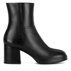 Botki Sergio Bardi. Czarne botki damskie Sergio Bardi, bez obcasa, na słupku, bez zapięcia. Za 369.99 zł.