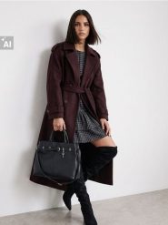 Dwurzędowy płaszcz z paskiem - bordowy. Czerwone płaszcze damskie Sinsay, l, bez wzorów, bez kaptura. Za 139.99 zł.