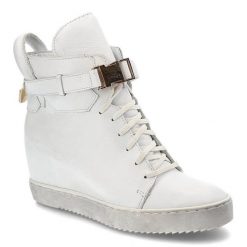Białe Sneakersy Simen Ocieplane Skórzane Buty Na Koturnie. Białe kozaki damskie Simen, na jesień, ze skóry, bez obcasa, na koturnie, bez zapięcia. Za 289.00 zł.