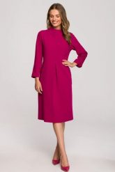 Sukienka elegancka pudełkowa z zaszewkami fioletowa. Fioletowe sukienki damskie Stylove, bez wzorów, biznesowe, bez ramiączek. W wyprzedaży za 251.00 zł.