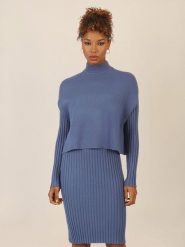 APART Sukienka dzianinowa w kolorze niebieskim rozmiar: 34. Niebieskie sukienki damskie Apart, bez wzorów, z dzianiny, bez ramiączek. Za 260.99 zł.