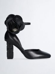 Liu Jo Skórzane czółenka w kolorze czarnym rozmiar: 36. Czarne czółenka damskie Liu Jo, z aplikacjami, bez obcasa. Za 338.21 zł.