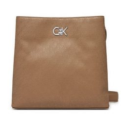 Torebka Calvin Klein. Brązowe listonoszki damskie Calvin Klein, bez wzorów, bez dodatków. Za 329.99 zł.