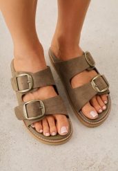 Zielone Klapki VICES Ozdobione Dużymi Klamrami Jenniviane. Brązowe klapki damskie Renee, bez wzorów, z jeansu, bez obcasa, na płaskiej podeszwie, bez zapięcia. Za 99.99 zł.