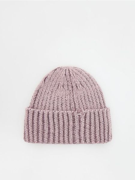 Czapka beanie - fioletowy. Fioletowe czapki damskie Reserved, bez wzorów. Za 59.99 zł.