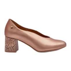 Eleganckie Skórzane Czółenka Na Słupku Maciejka 06422-25 Złote złoty. Żółte czółenka damskie bez wzorów, ze skóry, bez obcasa, na obcasie. Za 464.94 zł.