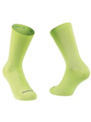 Skarpety rowerowe NORTHWAVE Switch Sock. Fioletowe skarpetki damskie Northwave, w ażurowe wzory, z dzianiny. Za 49.99 zł.