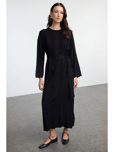 Trendyol Sukienka w kolorze czarnym rozmiar: L. Czarne sukienki damskie Trendyol, bez wzorów, z tkaniny, bez ramiączek. Za 73.99 zł.