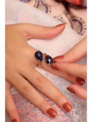 Pierres delicates Pozłacany pierścionek z szafirami rozmiar: onesize. Żółte pierścionki damskie Pierres delicates, z szafirem, pozłacane. Za 78.84 zł.