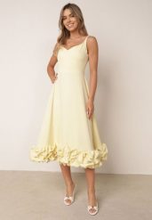 Żółta Koktajlowa Sukienka o Rozkloszowanym Kroju z Falbaną na Dole Anastiope. Żółte sukienki damskie Born2be, bez wzorów, eleganckie, bez ramiączek. Za 349.99 zł.