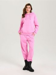 Spodnie jogger - różowy. Czerwone spodnie sportowe damskie Sinsay, l, bez wzorów. Za 39.99 zł.