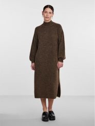 YAS Sukienka dzianinowa 26030704 Brązowy Loose Fit. Brązowe sukienki damskie YAS, bez wzorów, z dzianiny, bez ramiączek. Za 199.99 zł.