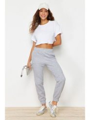 Trendyol Spodnie dresowe w kolorze szarym rozmiar: XS. Szare spodnie dresowe damskie Trendyol, xs, bez wzorów, z bawełny. Za 67.45 zł.