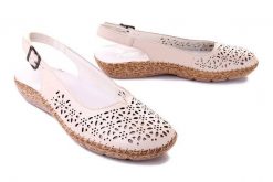 RIEKER 44861-60 beige, sandały damskie. Brązowe sandały damskie Rieker, w ażurowe wzory, bez obcasa, bez zapięcia. Za 289.90 zł.