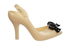 Sandały Melissa Lady Dragon Hot Ad Beige Black 010469, Beżowy, Guma - 39. Brązowe sandały damskie Melissa, bez wzorów, z gumy, bez obcasa, na obcasie, bez zapięcia. W wyprzedaży za 449.10 zł.