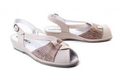 COMFORTABEL 710144-08 vanilla, sandały damskie. Brązowe sandały damskie Comfortabel, bez wzorów, bez obcasa, na koturnie, bez zapięcia. Za 185.94 zł.