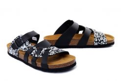 DR. BRINKMANN 700558-01 schwarz/weiss, klapki damskie. Czarne klapki damskie Dr. Brinkmann, bez wzorów, bez obcasa, bez zapięcia. Za 186.92 zł.