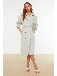 Trendyol Trencz w kolorze jasnoszarym rozmiar: 36. Szare płaszcze damskie Trendyol, bez wzorów, z tkaniny, bez kaptura. Za 205.45 zł.